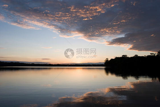 桑多瓦尔湖鳄鱼旅游动物游客黏土吸引力金刚鹦鹉丛林日落旅行图片