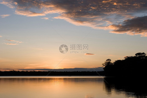 桑多瓦尔湖吸引力丛林旅行旅游黏土小屋金刚鹦鹉热带游客日落图片