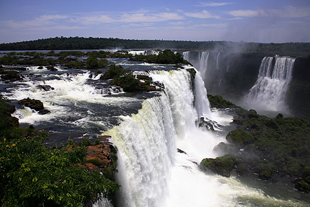 伊瓜苏瀑布伊瓜苏 Iguazu Iguau 瀑布  大型瀑布流动高度荒野淡水森林岩石绿色背景