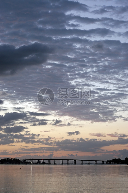 日出在纽斯号上图片