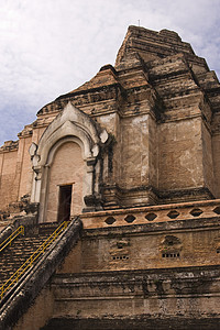 泰国清迈Chedi Luang寺庙和尚游客建筑学遗产假期观光历史性佛塔信仰旅游图片