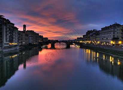 佛罗伦萨日落景观粉色梦幻城市蓝色紫色旅游反射游客红色图片