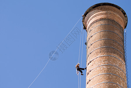 乳粉工人砖块极限高度蓝天风险运动危险绳索冒险工业图片