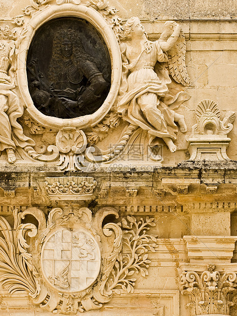 中世纪Baroque广场石灰石班级村庄房子阳台建筑学工匠灯柱精神雕塑图片