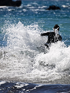 捕捉浪潮娱乐运动冲浪板海浪海洋冲浪闲暇木板力量冒险图片