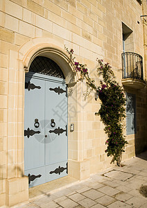 地中海巴洛克门建筑建筑学灯柱精神石灰石入口窗户房子门把手街道图片