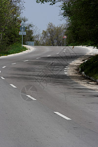 农村公路天空场地赛道速度天气天堂草地地平线驾驶场景图片