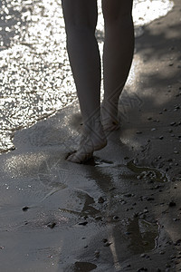 海滩上的脚印海岸热带女孩们指甲阳光海洋赤脚修脚按摩闲暇图片