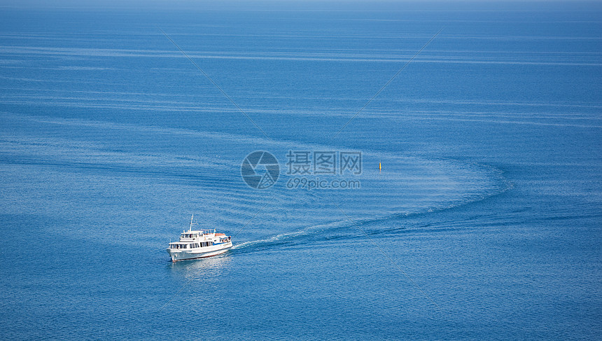 船舶追踪跟踪唤醒海岸线天空渡船工艺乐趣曲线巡航海岸衬垫图片