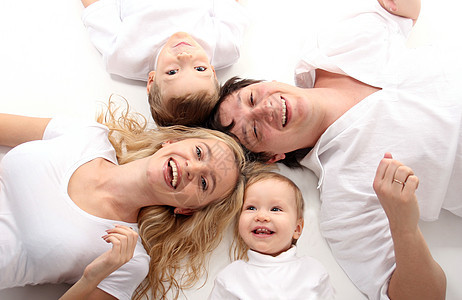 幸福家庭微笑成人预测衣服父亲男性父母夫妻安全金发图片