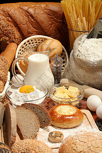 面包和成分糕点面团谷物包子木板美食芝麻黄油早餐小麦图片