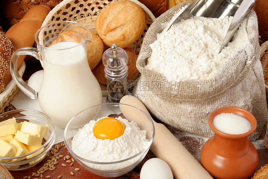 面包 面粉 牛奶 黄油 鸡蛋玻璃包子测量种子早餐烘烤面团烹饪食谱营养图片