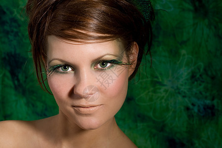 华丽美丽的女孩女士睫毛绿色活力女性化女性黑发化妆品眼睛能源图片