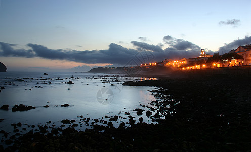 夜间石头海浪街道天空海岸线岩石海洋蓝色镜子海滩图片