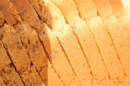 切碎的多色面包白色营养小麦脆皮烘烤团体种子面粉棕色美食背景图片