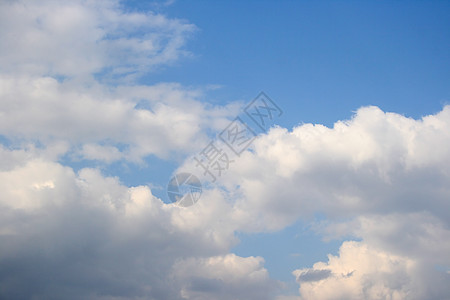 蓝色天空中的云朵气象气候阳光天堂天气太阳图片