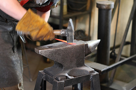金属机器锤子手套铁匠铺工具图片