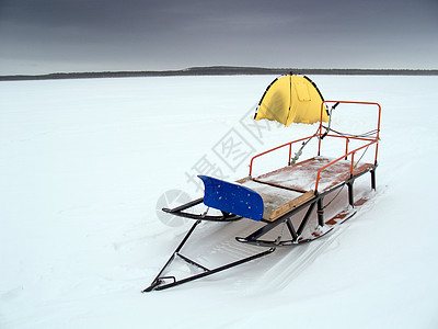 冬季湖捕捞图片