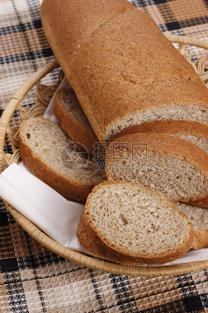有面包的篮子早餐糕点面粉地壳圆形营养品小麦桌布午餐脚跟图片