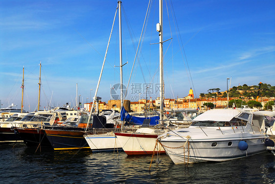 圣特罗佩斯的船船舶村庄海岸支撑蓝色帆船港口财富旅行奢华图片