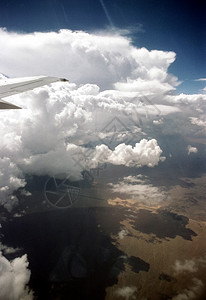 云飞机背景图片