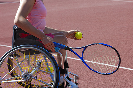 准备就绪轮椅运动员休息残障力量生活人士轮子竞技速度图片