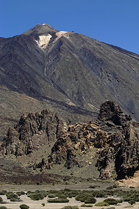 山脉顶峰侵蚀蓝色衬套爬坡环境风景旅行书崖全景图片