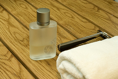 男子的香料香水厂香水喷涂剃须刀浴室男人瓶子刀刃毛巾麝香图片