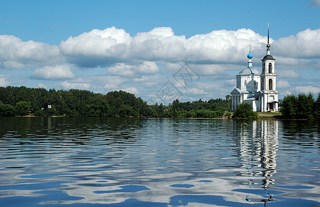 伏尔加岛上的白正教教堂图片