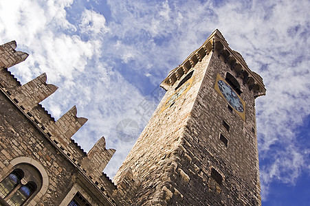 中世纪钟塔堡垒历史天空建筑石头窗户围城据点锯齿状钟楼图片