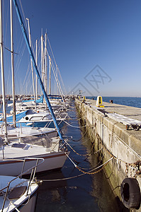 摩船航行航海海洋泊位绳索索具桅杆阶段港口码头图片
