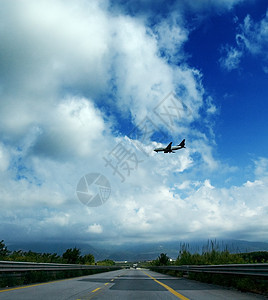飞机着陆蓝色航空旅游目的地喷射翅膀飞行运输天空航班图片