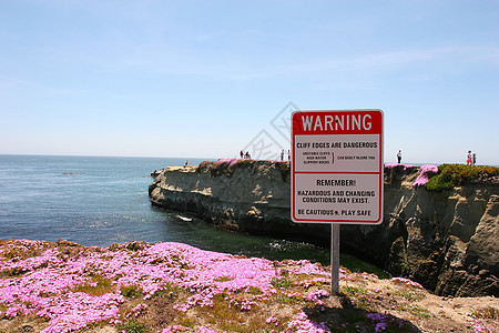 圣克鲁斯旅行旗帜岩石海岸城市边缘悬崖游艇座位码头图片