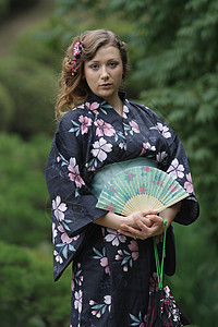 女孩肖像 Yukata节 日本广岛浴衣节日扇子和服图片