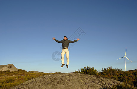跳跃男生活力空气天空岩石假期幸福男性青年乐趣图片