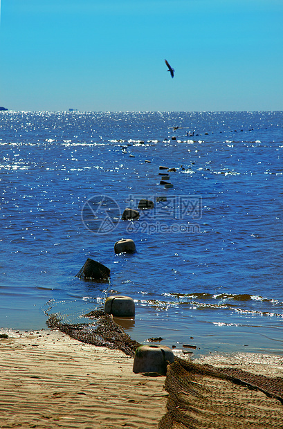 渔业网地平线海滩边缘蓝色海岸线天空阳光场景钓鱼海景图片