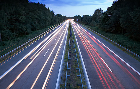 反面灯光车辆城市景观蓝色驾驶大灯速度光迹交通尾灯图片