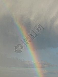 彩虹2天空天气阳光风暴季节彩虹雨云风景黄色绿色图片