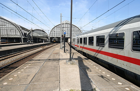 阿姆斯特丹列车铁路曲目火车站车站铁轨平台电缆运输交通图片