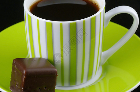 休息一会杯子黑色飞碟糖果咖啡条纹绿色巧克力白色图片
