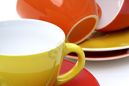 杯子和酱汁黄色红色咖啡碟子勺子橙子白色飞碟茶具宏观图片