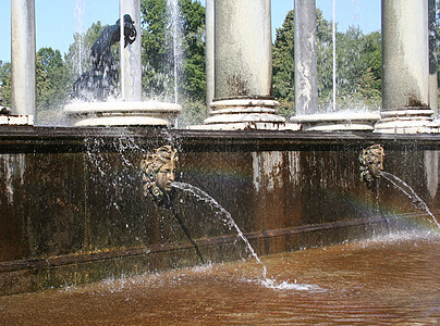 喷泉文化彩虹飞溅喷射青铜芡实大理石建筑学柱子门廊背景图片