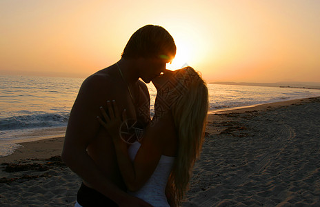 在Tne Beach亲吻图片