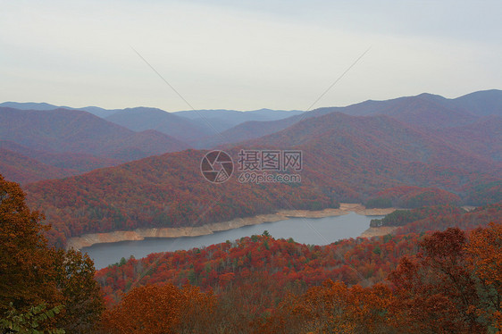 大烟雾山秋天图片