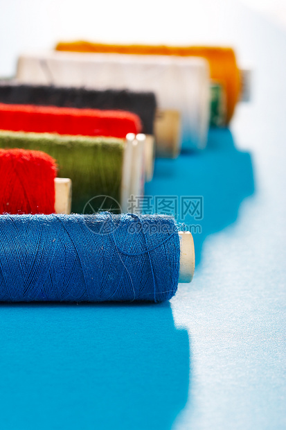 缝纫红色棉布纺织品螺纹纤维材料接缝卷线器工艺制衣图片