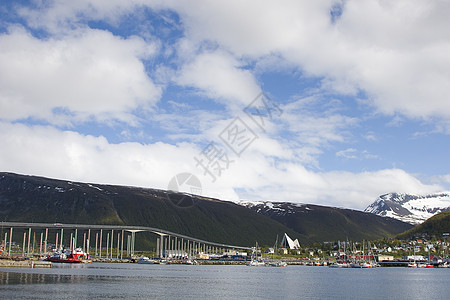 挪威特罗姆索市中心港口地标爬坡风光首都纪念碑教会天空城市图片