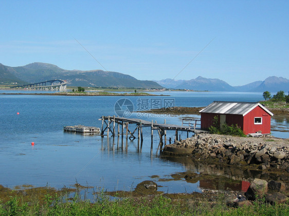 挪威北部Vesterålen的船坞图片