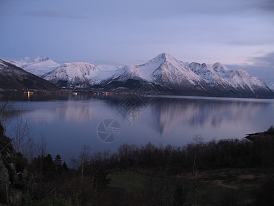 山区观点日落峡湾山脉图片