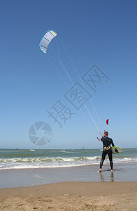 Kite 俯冲器男人风筝海浪行动海洋地平线冲浪板冲浪海滩运动图片