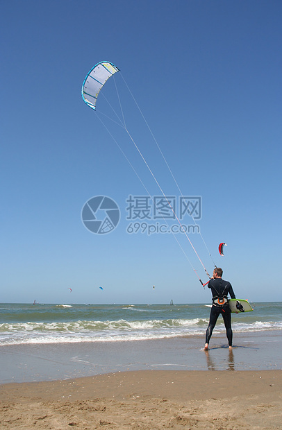 Kite 俯冲器男人风筝海浪行动海洋地平线冲浪板冲浪海滩运动图片